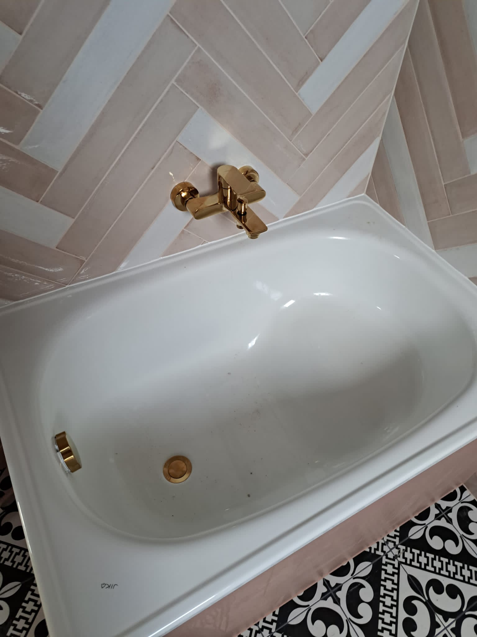 05cbb63f-8552-4dfe-8eb4-56aed36bba46