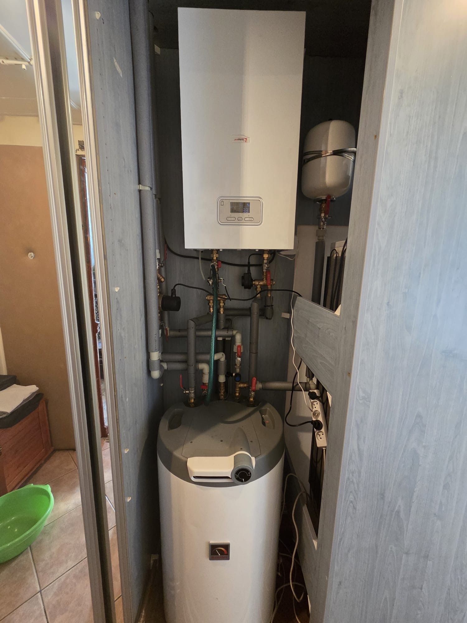 d9e1cc7c-a981-477e-8e0f-c3f972b30c93